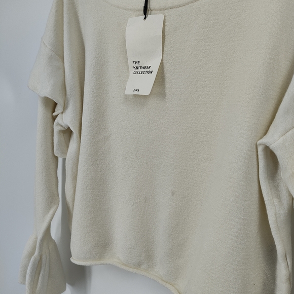 Zara | bell sleeve sweater - Picture 2 of 4
